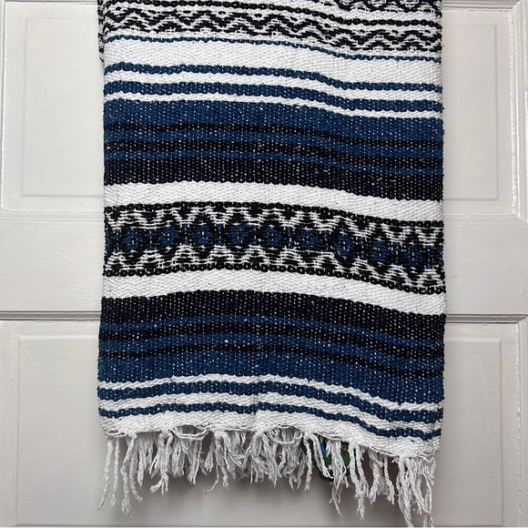 NWT Earth Ragz Southwestern Mexican Striped Falsa Throw Blanket Blue White Black - Picture 5 of 11